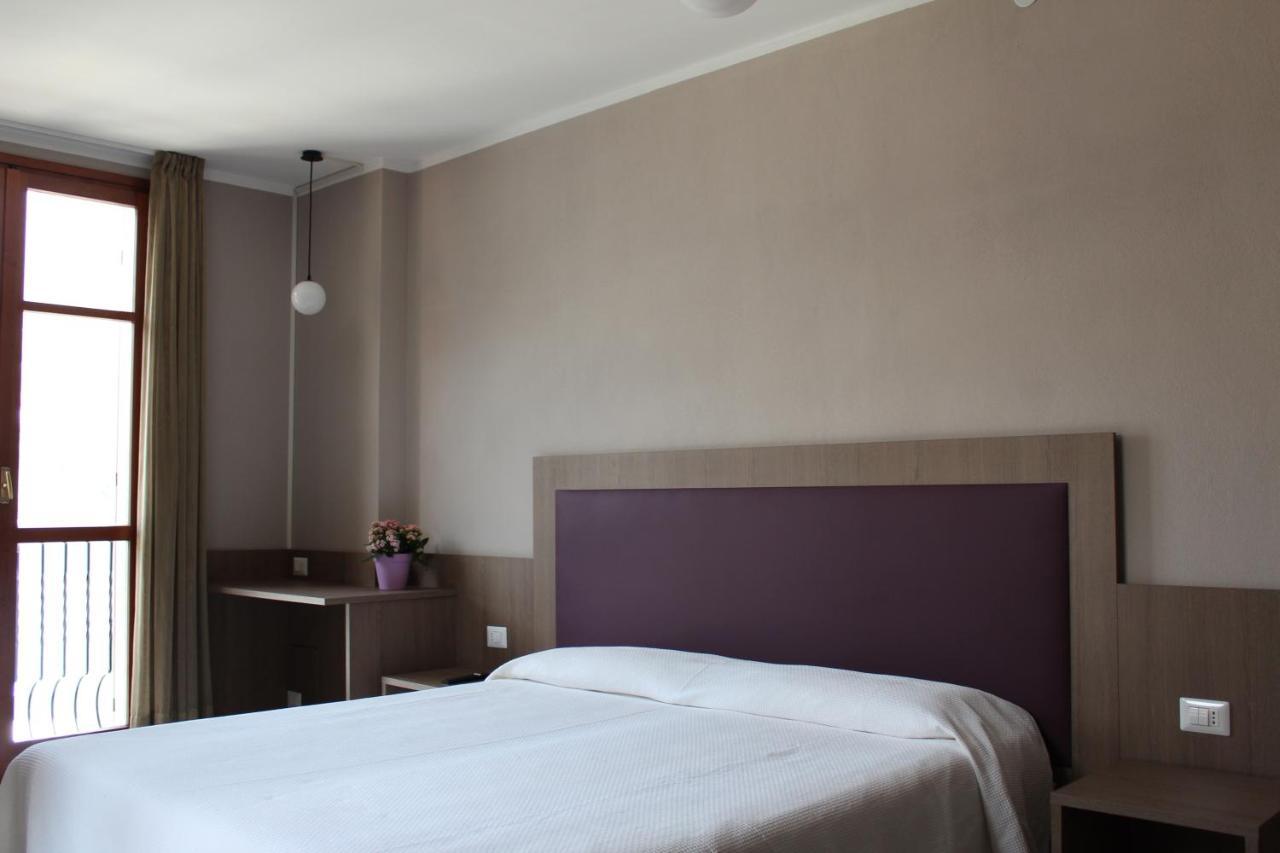 Hotel Ristorante Vapore Faggeto Lario Esterno foto