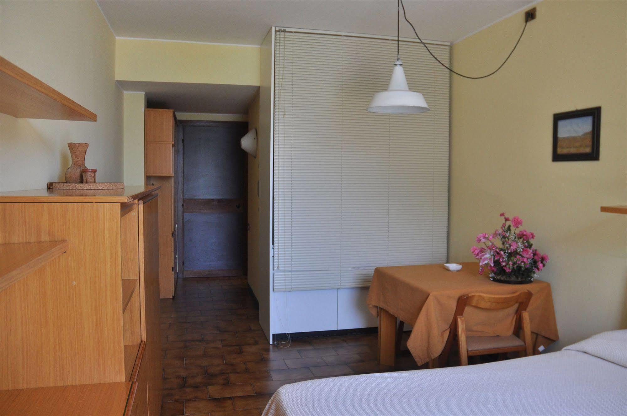Hotel Ristorante Vapore Faggeto Lario Esterno foto